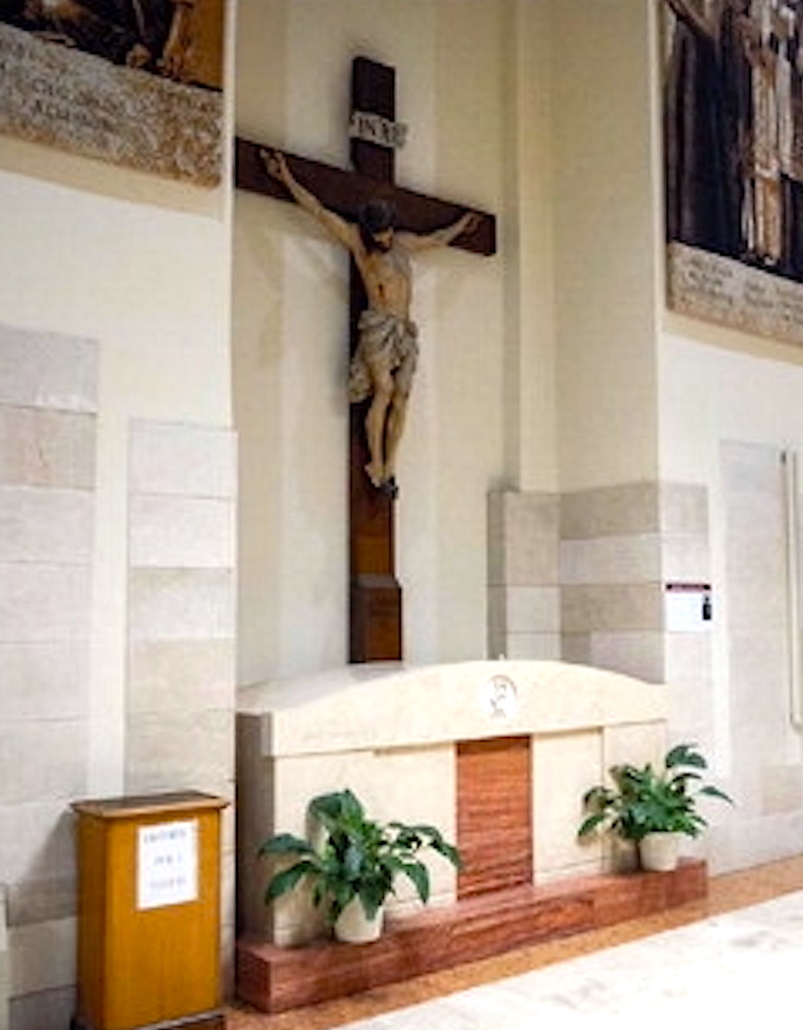 La nuova tomba di d.Andrea nella parrocchia dei SS.Fabiano e Venanzio (Roma)